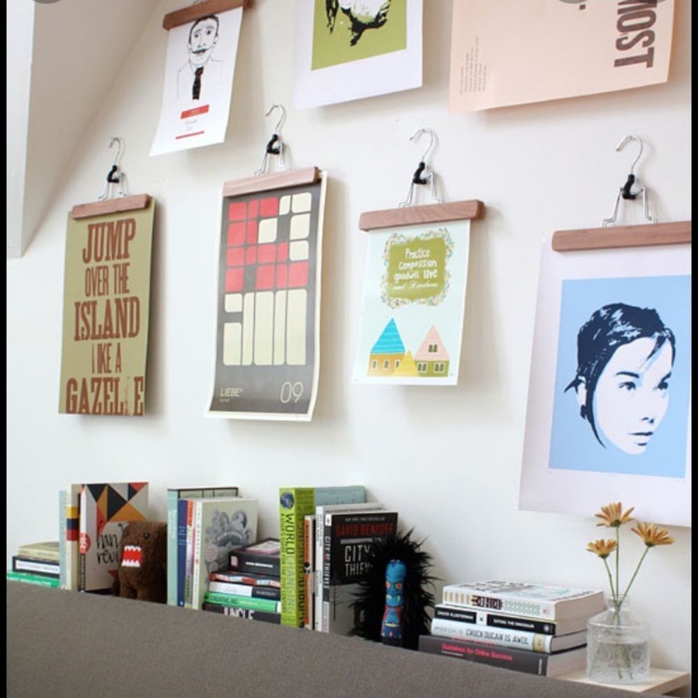 Poster hangers - Picture 2 of 2